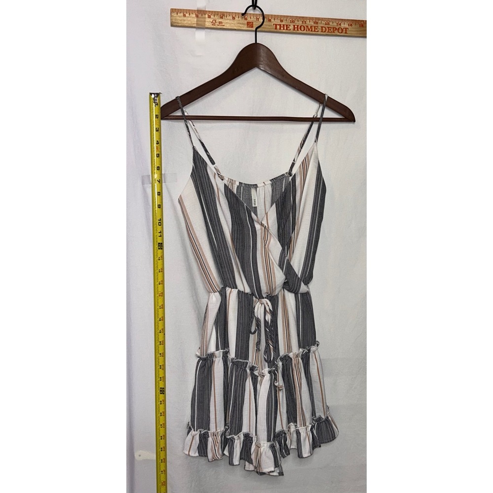 Sage‎ Striped Ruffle Hem Romper Sleeveless Surplice Neck Black White Tan Small